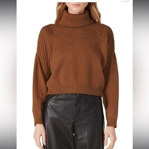 BB Dakota - Camel Wing Commander Sweater
Size M